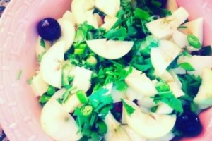 Yeşil Elmalı Ve Üzümlü Salata Yeşil Elmalı Ve Üzümlü Salata