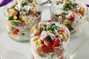 Yoğurt Soslu Barbunya Salatası Yoğurt Soslu Barbunya Salatası