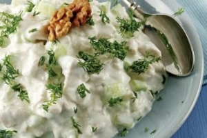 Yoğurtlu Tavuk Salatası Yoğurtlu Tavuk Salatası