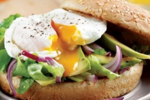 Yumurtalı Avokado Burger Yumurtalı Avokado Burger