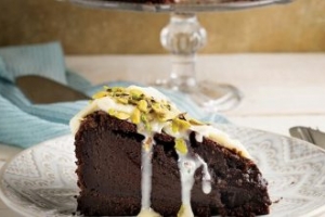 Çikolatalı Antep Fıstıklı Cheesecake Çikolatalı Antep Fıstıklı Cheesecake