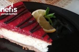 Çilekli Ahududulu Cheesecake Pürüzsüz Kesilir ve Asla Çatlama Yapmaz Çilekli Ahududulu Cheesecake Pürüzsüz Kesilir ve Asla Çatlama Yapmaz
