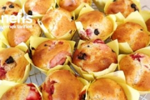 Çilekli Cupcake Tarifi Meyveli Kek Nasıl Yapılır? Videolu Çilekli Cupcake Tarifi Meyveli Kek Nasıl Yapılır? Videolu