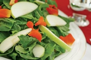 Gül Yapraklı Ispanak Salatası Gül Yapraklı Ispanak Salatası