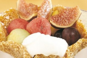 Krokanda Dondurmalı Meyve Salatası Krokanda Dondurmalı Meyve Salatası