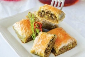 Cevizli Ve Fıstıklı Baklava Cevizli Ve Fıstıklı Baklava