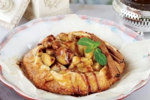 Tarçın Soslu Elmalı Galette Tarçın Soslu Elmalı Galette