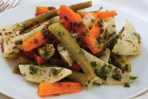 Hardallı Kereviz Salatası Hardallı Kereviz Salatası