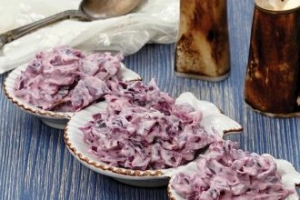 Yoğurtlu Ve Mayonezli Kırmızı Lahana Salatası Yoğurtlu Ve Mayonezli Kırmızı Lahana Salatası