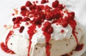 Narlı Ve Ahududulu Pavlova Narlı Ve Ahududulu Pavlova