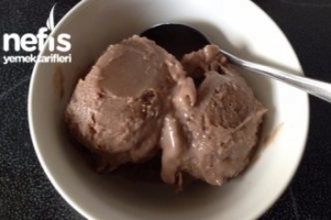 4 Malzemeli Çikolatalı Dondurma 4 Malzemeli Çikolatalı Dondurma