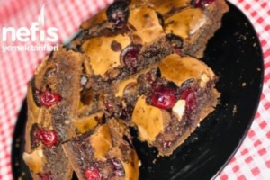 Bol Çikolatalı Vişneli Islak Browni Bol Çikolatalı Vişneli Islak Browni