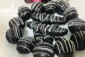 Çayın Kahvenin Yanına 10 Dakikada Çikolata Topları (Videolu) Çayın Kahvenin Yanına 10 Dakikada Çikolata Topları (Videolu)