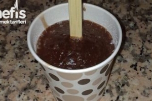 Dondurma Cihazında Çikolatalı Dondurma Dondurma Cihazında Çikolatalı Dondurma