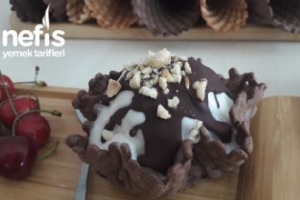 Tost Cihazında Konut İmali Dondurma Külahı Ve Kasesi Tost Cihazında Konut İmali Dondurma Külahı Ve Kasesi