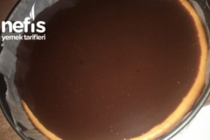 Cheesecake Limon Aromalı Ve Ganaj Çikolata Soslu Cheesecake Limon Aromalı Ve Ganaj Çikolata Soslu