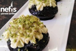 Çikolata Soslu Kremalı Islak Kek Çikolata Soslu Kremalı Islak Kek