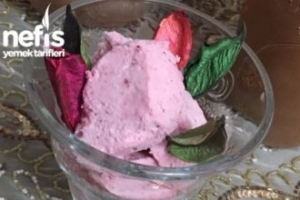 Çilekli Dondurma (5 Dk Hazır) Çilekli Dondurma (5 Dk Hazır)