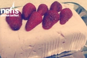 Çilekli Dondurma Üretimi Çilekli Dondurma Üretimi