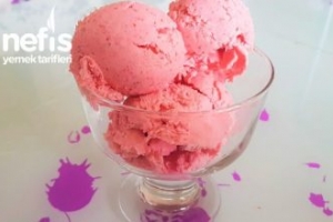 Pratik Çilekli Dondurma (Videolu) Pratik Çilekli Dondurma (Videolu)