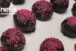 Sadece 3 Malzeme İle En Kolay Cakepops Tarifi (Videolu) Sadece 3 Malzeme İle En Kolay Cakepops Tarifi (Videolu)