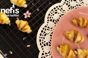 Sadece Üç Malzemeyle Enfes Çikolatalı Mini Kruvasan Sadece Üç Malzemeyle Enfes Çikolatalı Mini Kruvasan
