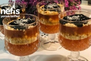 Çilek Reçelli Çikolatalı Tatlı Çilek Reçelli Çikolatalı Tatlı