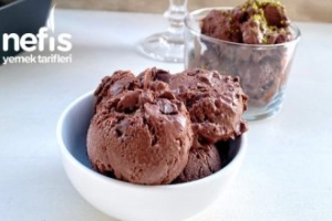 Konut Üretimi Kakaolu Damla Çikolatalı Dondurma Konut Üretimi Kakaolu Damla Çikolatalı Dondurma
