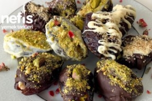 Çikolatalı Hurma Fındık, Fıstık Ve Cevizli Çikolatalı Hurma Fındık, Fıstık Ve Cevizli