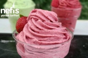 Çilekli Dondurma Şekersiz Çilekli Dondurma Şekersiz