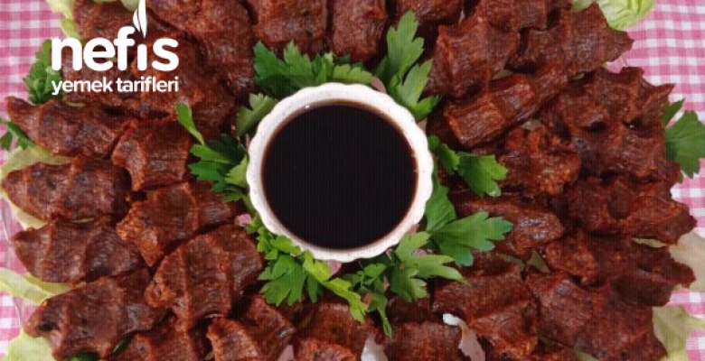 Yemekte yaparım salçayla, Sekste yaparım maltepeli kızlarla. Yemekte yaparım salçayla, Sekste yaparım maltepeli kızlarla.