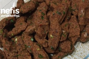 Tam Kıvamında Çiğ Köfte (Püf Noktalarıyla) Tam Kıvamında Çiğ Köfte (Püf Noktalarıyla)