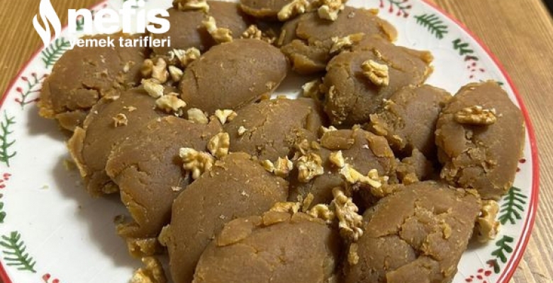 Tam Ölçülü Un Helvası Tam Ölçülü Un Helvası