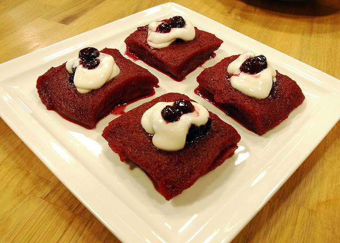 Meyve Soslu Ekmek Tatlısı