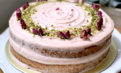 Gül Aromalı Pasta Tarifi