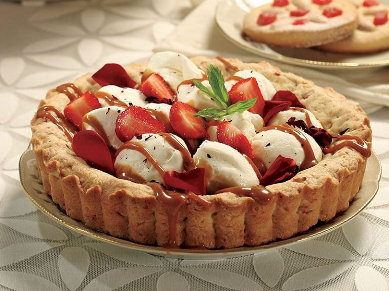 Çilekli Pratik Tart