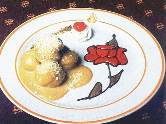 Tahin Soslu Profiterol