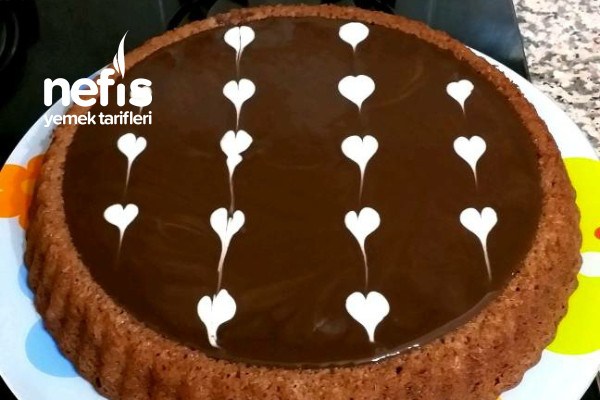 Tart Kalıbında Çikolata Soslu Kek