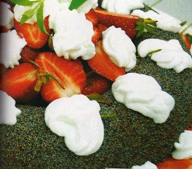 Benekli Çilekli Tatlı Tarifi