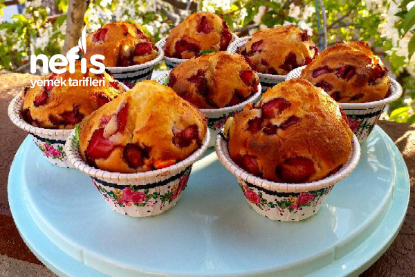 Bahar Kokulu Çilekli Muffin Kek