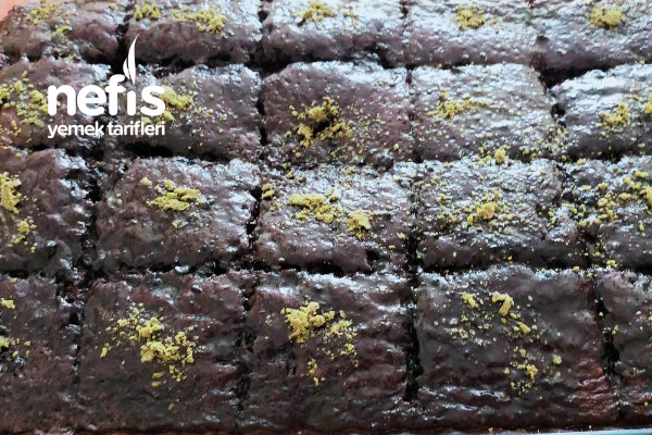 Borcamda Sıcak Soslu Islak Kek Browni Tadında