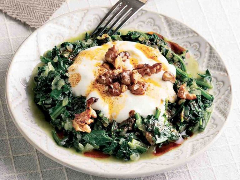 Cevizli Ispanak Borani