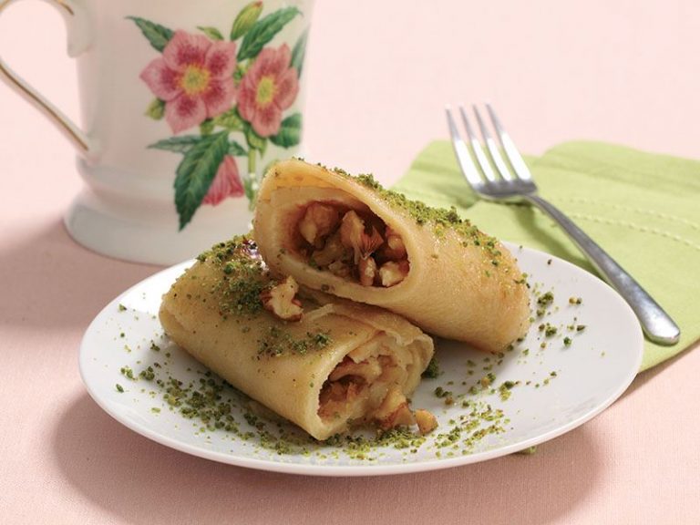 Cevizli Krep Tatlısı