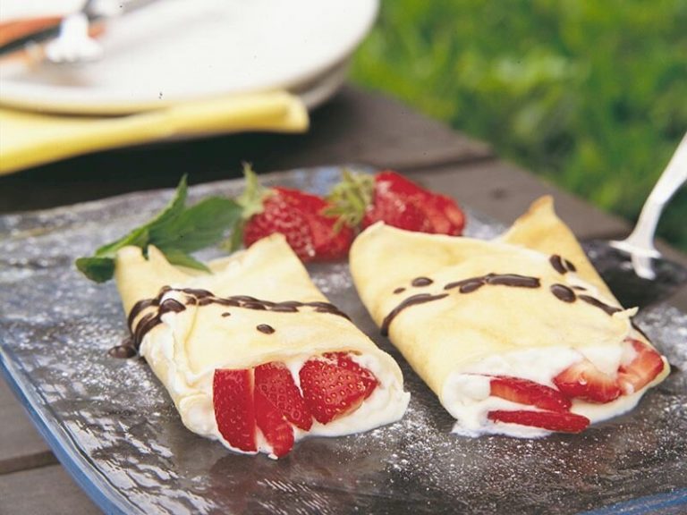 Çilekli Ve Kremalı Krep Yaprakları