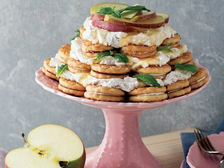 Elma Kremalı Bisküvili Pasta