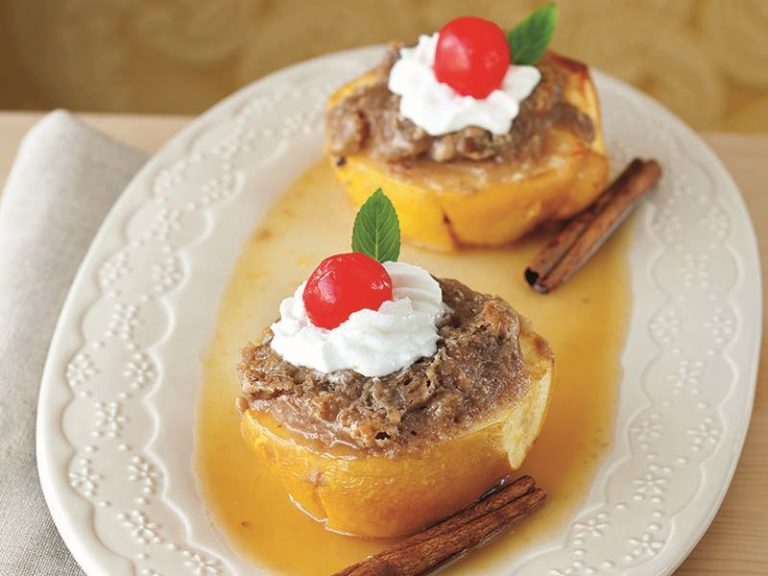 Fırında Cevizli Ve Peynir Soslu Ayva Tatlısı