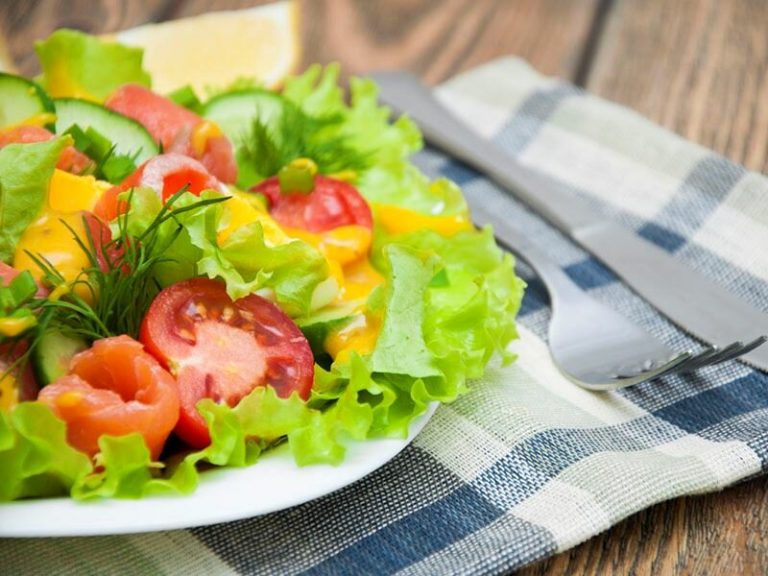 Hardal Soslu Yeşil Salata