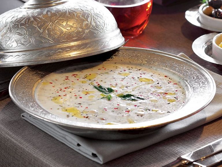 Nohutlu Yoğurt Çorbası