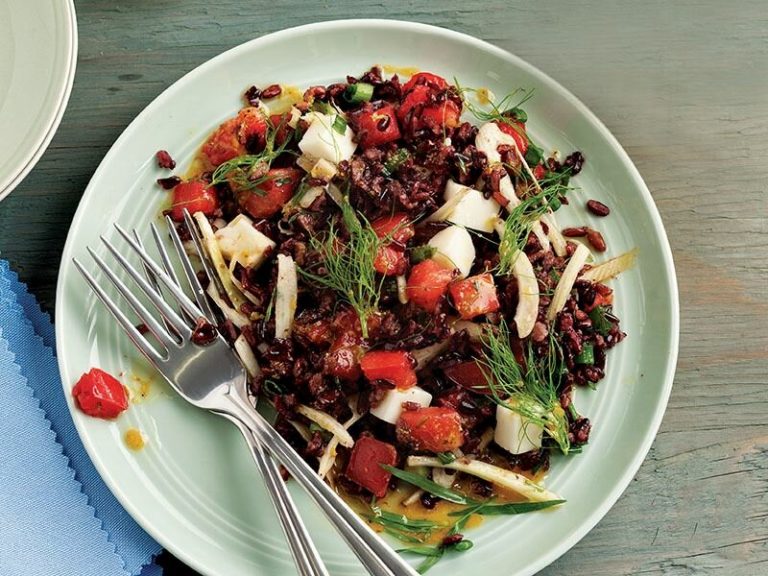 Pembe Domatesli Siyah Pirinç Salatası