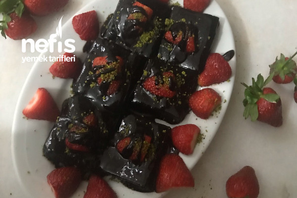 Sufle Tadında Bol Soslu Islak Kek